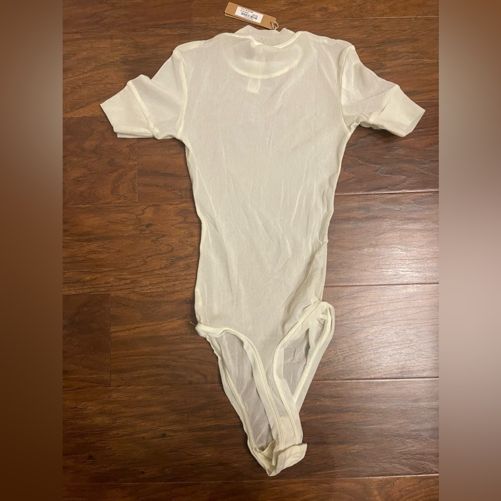 NWT Skims Short Sleeve Thong Bodysuit Size XXS - Picture 2 of 3